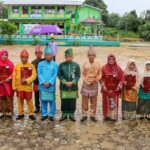 9 orang PNS Kanwil Kemenag Kabupaten Belitung photo bersama usai menerima Penghargaan Satya Lencana Karya Satya (ist)