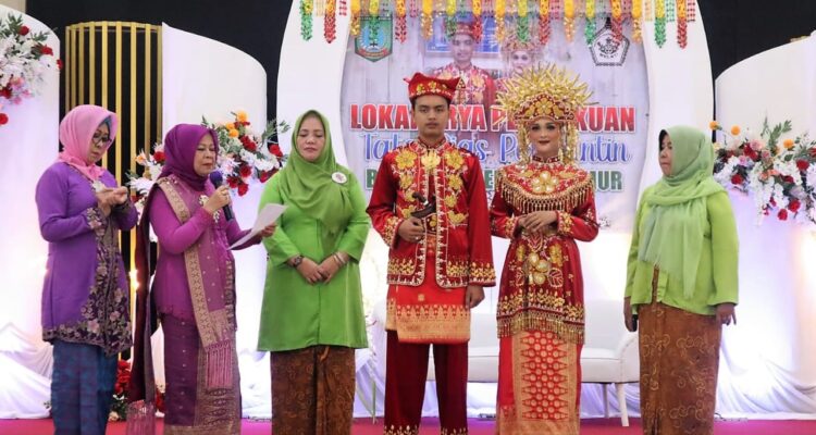 Tata Rias Pengantin Bejamang