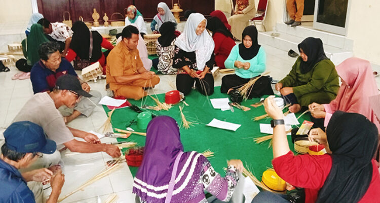 Kerajinan Anyaman Bambu