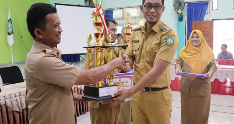 Piala dan Hadiah