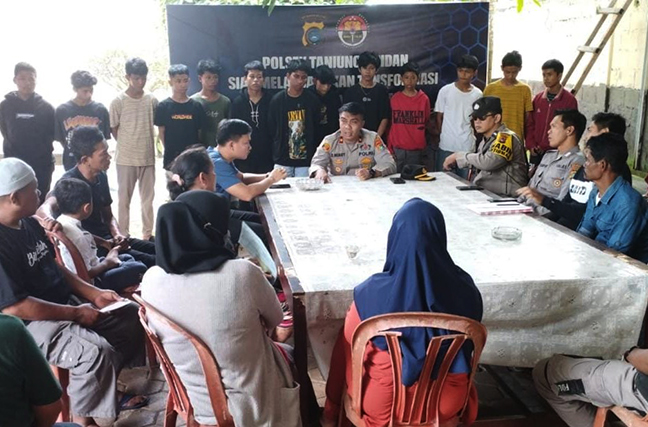 Perang Sarung