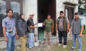 Ketua Bawaslu Belitung bersama Panwascam Sijuk saat monitoring pelaksanaan coklit oleh petugas Pantarlih Pilkada 2024 (foto: dok)