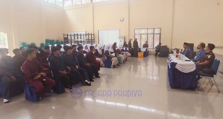Jaksa Masuk Sekolah